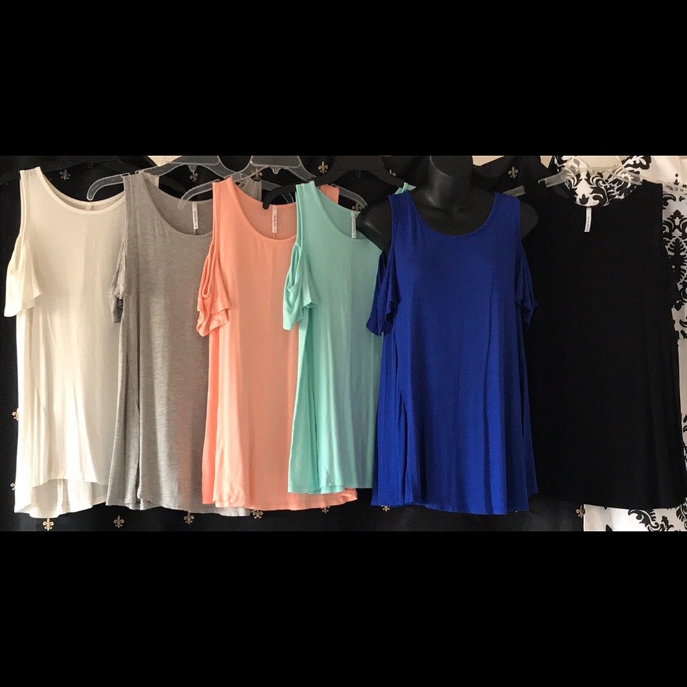 💕6 tops $30💕 Acting Pro Cold shoulder Tops